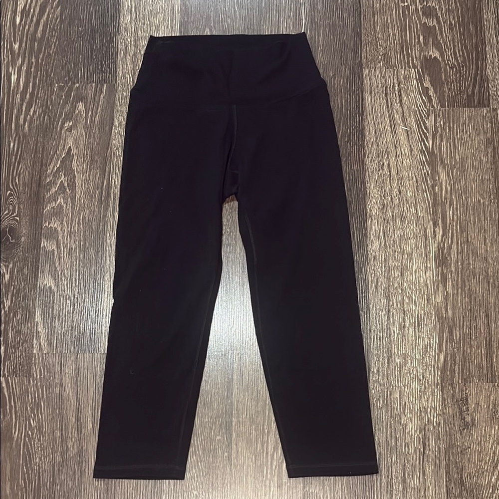 Woman’s Old Navy Active Wear black leggings size small